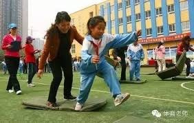 2025 赛季：中信兄弟队在台湾大赛失利后，球迷集体在球场外守候表示支持